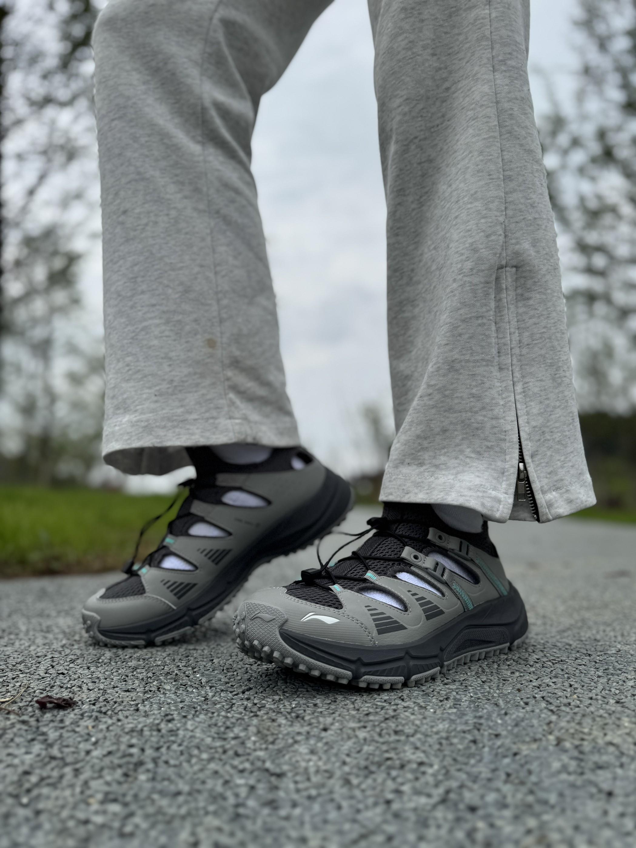 李宁逐风V2溯溪鞋,踏浪而行